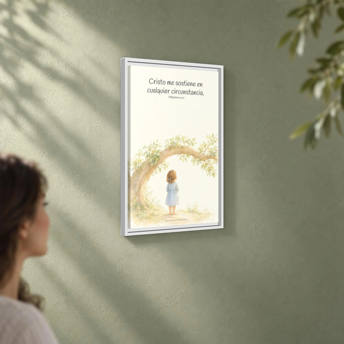 Cristo me sostiene en cualquier circunstancia — Lienzo Cristiano Enmarcado | Filipenses 4:13 — 16×24 pulgadas, marco blanco, vista angular ambiental del marco flotante, escala física calibrada