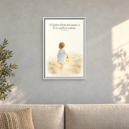 El Señor dirige mis pasos este año — Lienzo Cristiano Enmarcado | Proverbios 16:9 — 16×24 pulgadas, marco blanco, vista frontal ambiental, escala física calibrada