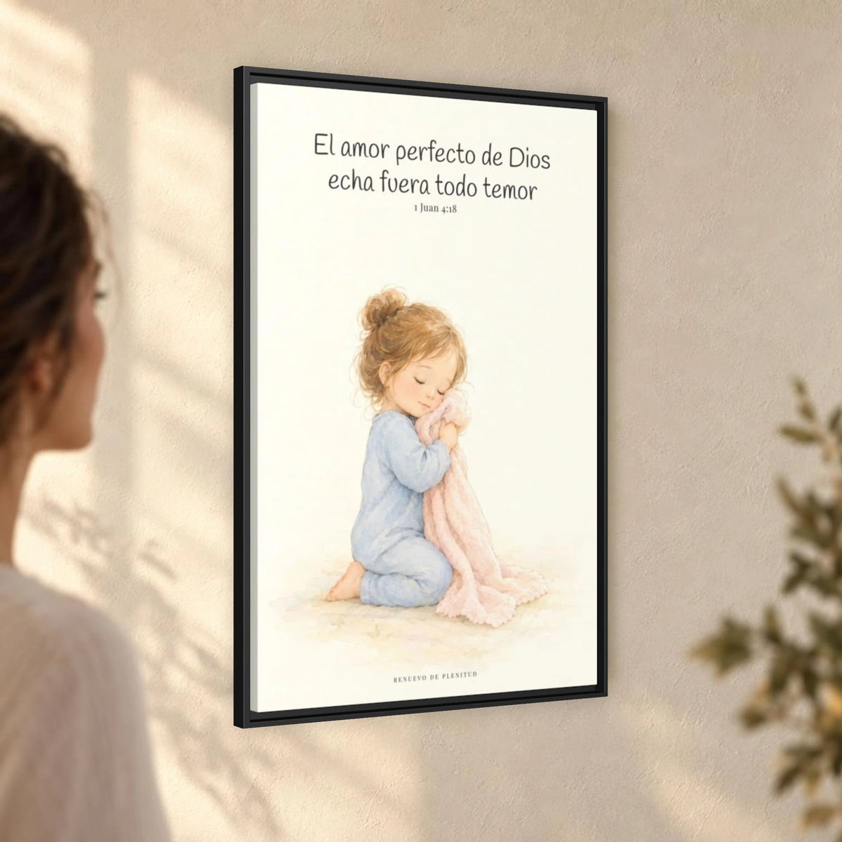 El amor perfecto de Dios echa fuera el temor — Lienzo Cristiano Enmarcado | 1 Juan 4:18 — 24×36 pulgadas, marco negro, vista angular ambiental del marco flotante, escala física calibrada