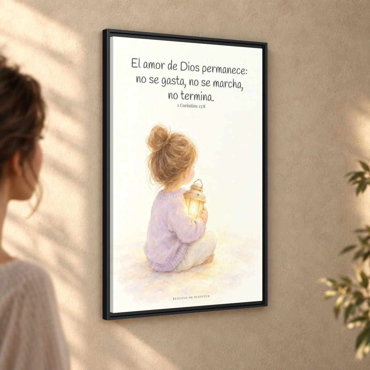El amor de Dios permanece para siempre — Lienzo Cristiano Enmarcado | 1 Corintios 13:8 — 24×36 pulgadas, marco negro, vista angular ambiental del marco flotante, escala física calibrada