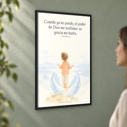 El poder de Dios se perfecciona en mi debilidad — Lienzo Cristiano Enmarcado | 2 Corintios 12:9 — 24×36 pulgadas, marco negro, vista angular ambiental del marco flotante, escala física calibrada