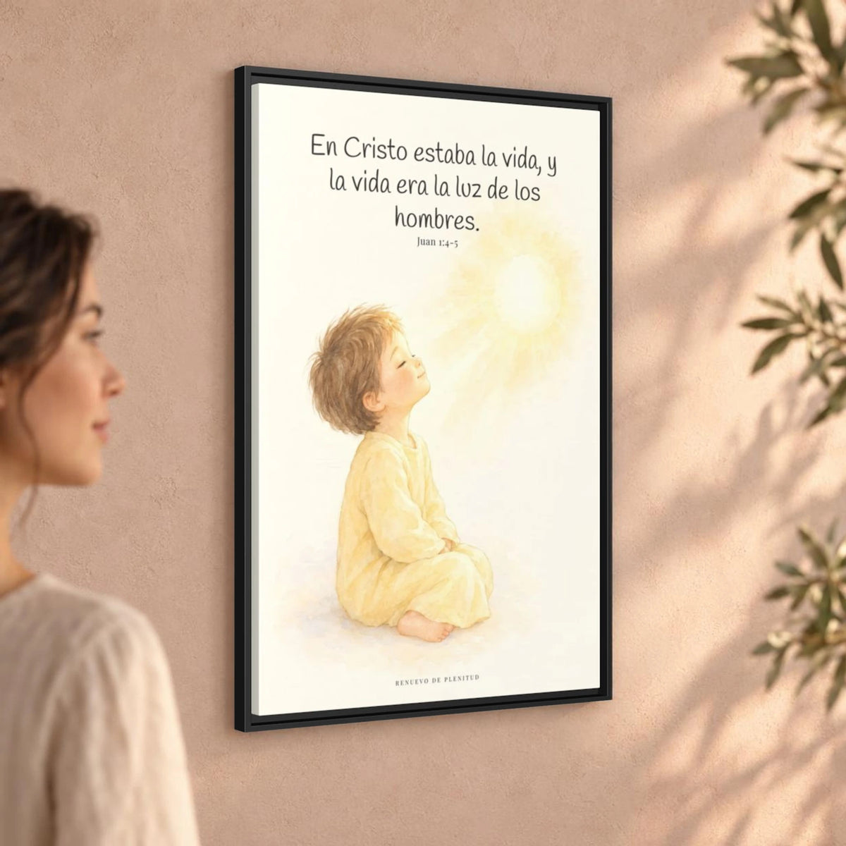 En Cristo está la vida que ilumina a todos | Cuadro de fe enmarcado | Juan 1:4-5 — 24×36 pulgadas, marco negro, vista angular ambiental del marco flotante, escala física calibrada