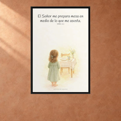 En mesa servida delante de mis angustias | Lienzo bíblico para el hogar | Salmo 23:5 — 24×36 pulgadas, marco negro, vista frontal ambiental, escala física calibrada