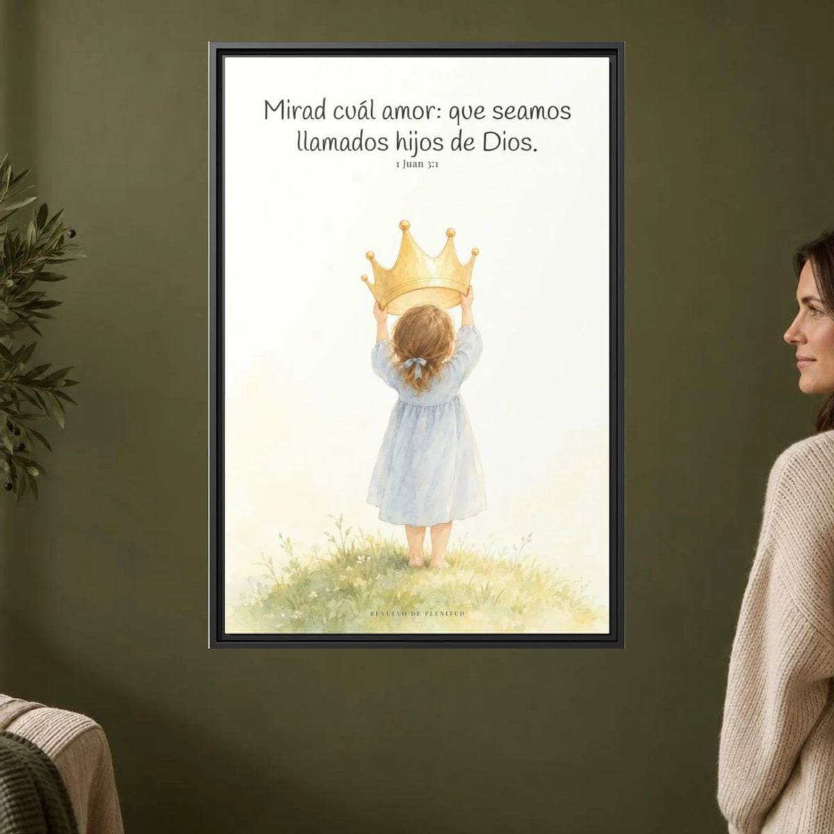 Soy hija amada de Dios — Lienzo Cristiano Enmarcado | 1 Juan 3:1 — 24×36 pulgadas, marco negro, vista frontal ambiental, escala física calibrada