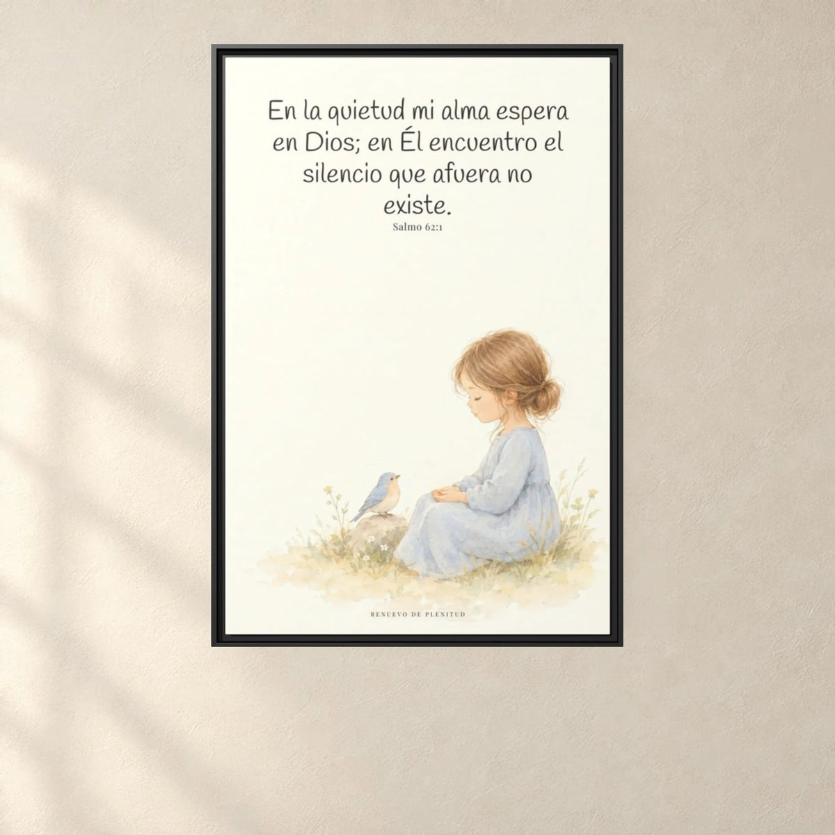 En la quietud, mi alma espera en Dios | Arte de fe en lienzo | Salmo 62:1 — 24×36 pulgadas, marco negro, vista frontal ambiental, escala física calibrada