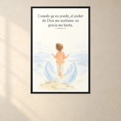 El poder de Dios se perfecciona en mi debilidad — Lienzo Cristiano Enmarcado | 2 Corintios 12:9 — 24×36 pulgadas, marco negro, vista frontal ambiental, escala física calibrada
