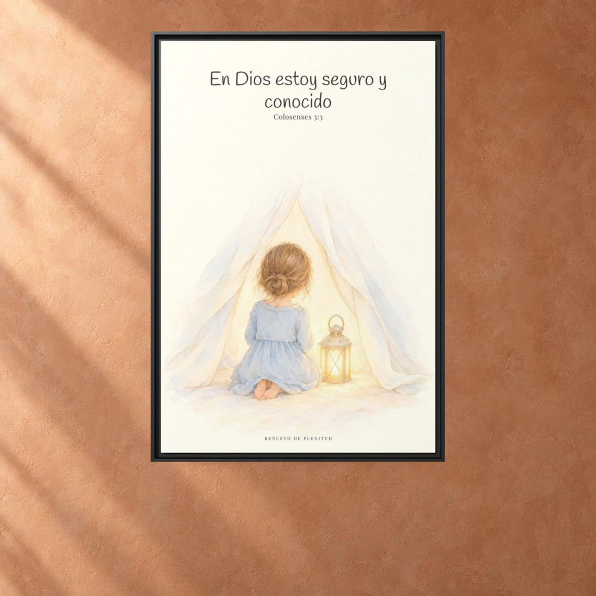 En Dios estoy seguro y conocido — Lienzo Cristiano Enmarcado | Colosenses 3:3 — 24×36 pulgadas, marco negro, vista frontal ambiental, escala física calibrada