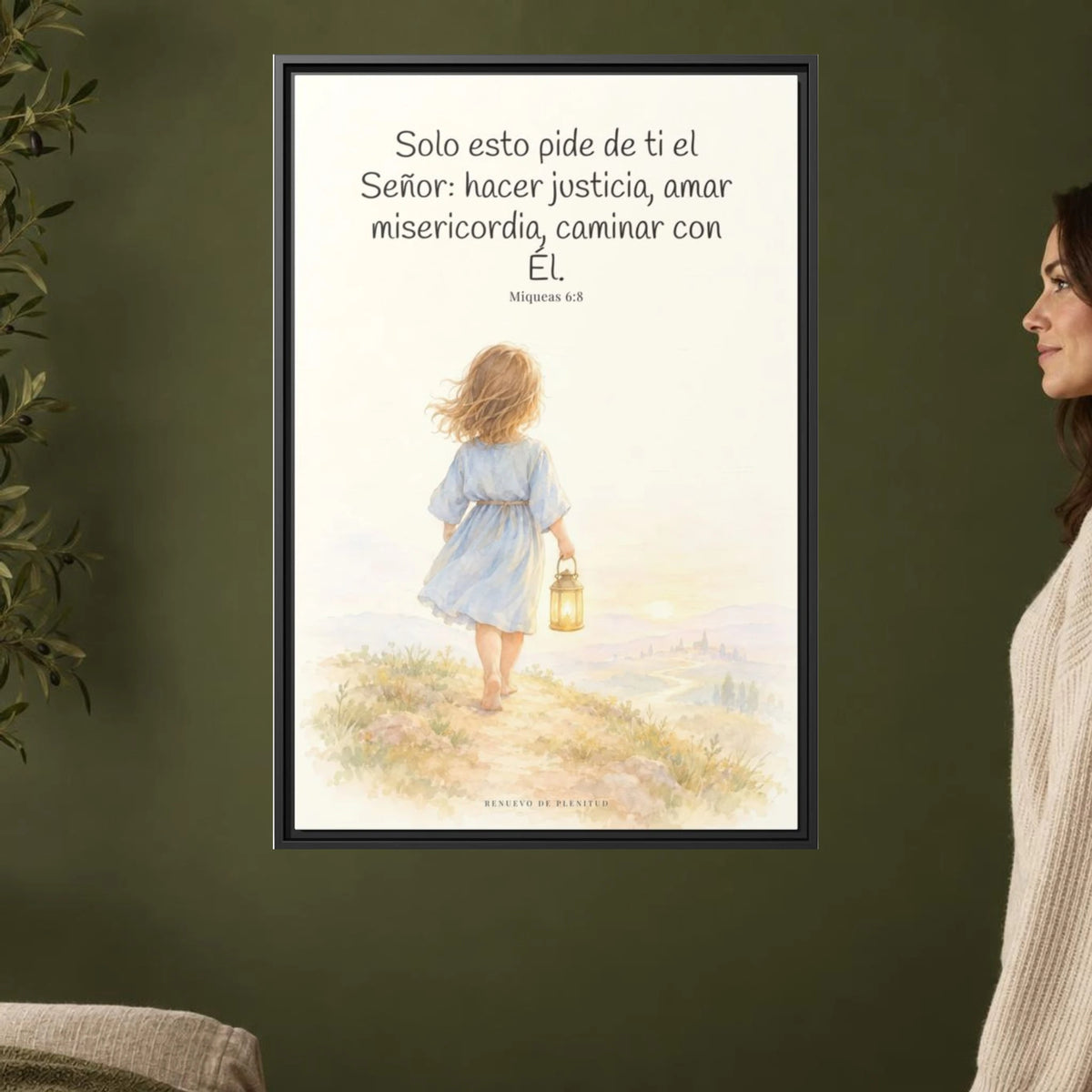 Solo esto pide de ti el Señor — Lienzo Cristiano Enmarcado | Miqueas 6:8 — 24×36 pulgadas, marco negro, vista frontal ambiental, escala física calibrada