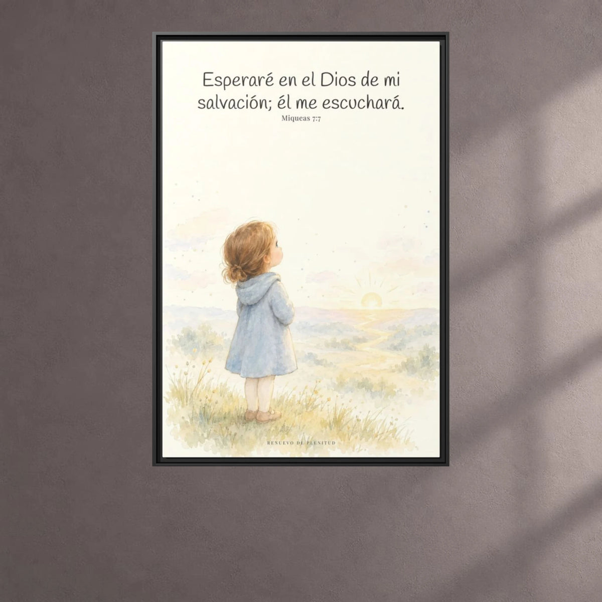 Esperaré en el Dios de mi salvación — Lienzo Cristiano Enmarcado | Miqueas 7:7 — 24×36 pulgadas, marco negro, vista frontal ambiental, escala física calibrada