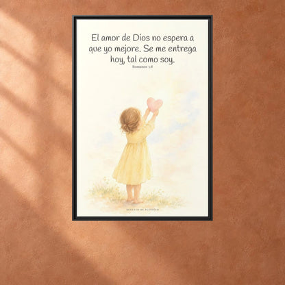Dios demuestra su amor para conmigo — Lienzo Cristiano Enmarcado | Romanos 5:8 — 24×36 pulgadas, marco negro, vista frontal ambiental, escala física calibrada