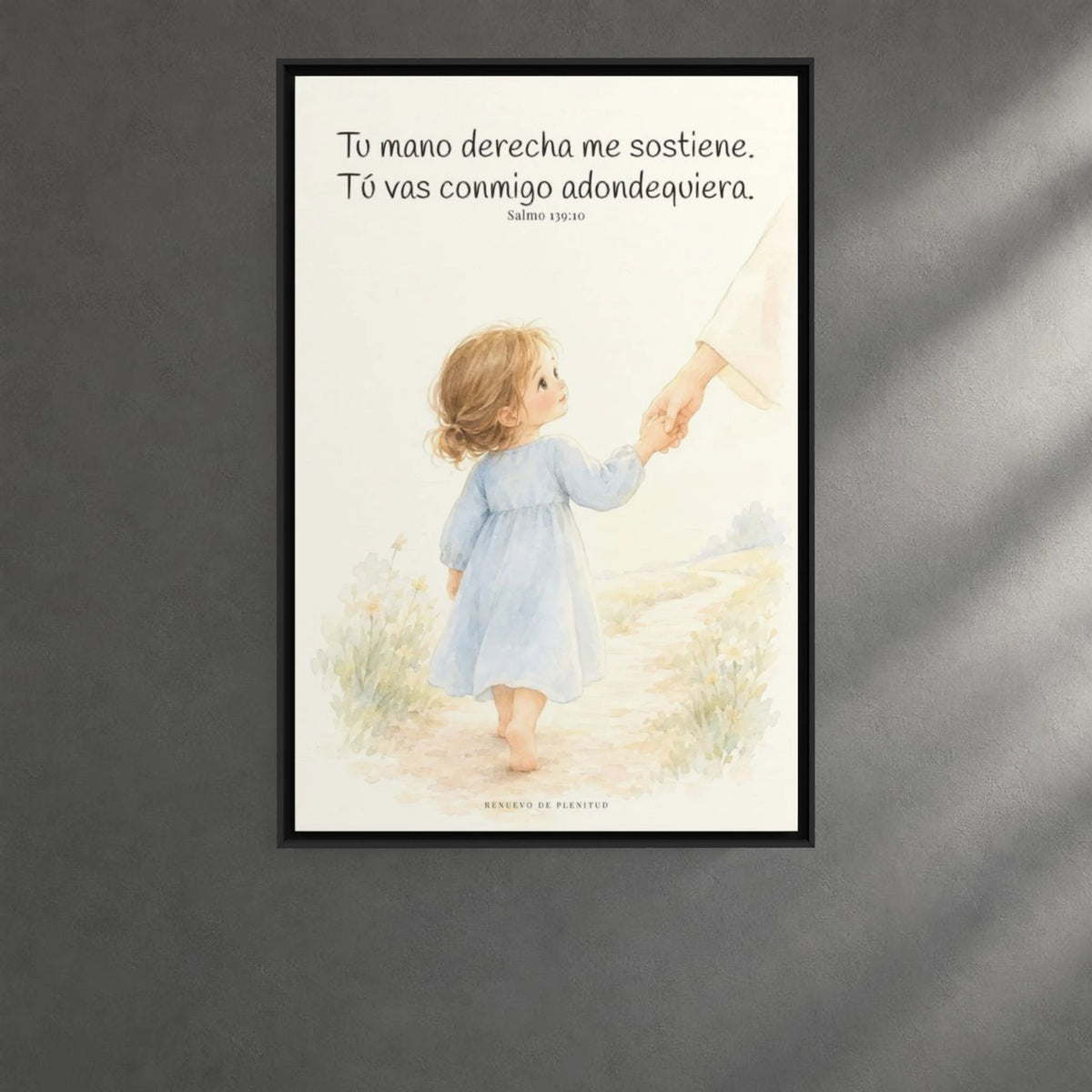 Tu mano me guía por el camino | Lienzo cristiano decorativo | Salmo 139:10 — 24×36 pulgadas, marco negro, vista frontal ambiental, escala física calibrada