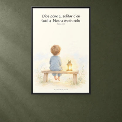 Dios pone al solitario en familia — Lienzo Cristiano Enmarcado | Salmo 68:6 — 24×36 pulgadas, marco negro, vista frontal ambiental, escala física calibrada