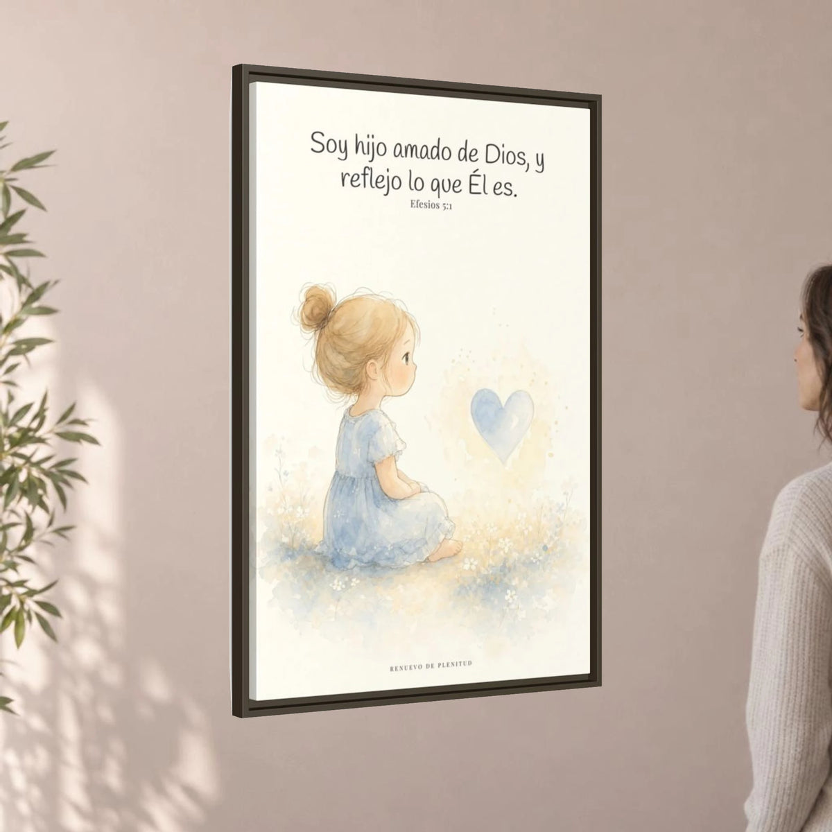 Soy hijo amado de Dios — Lienzo Cristiano Enmarcado | Efesios 5:1 — 24×36 pulgadas, marco espresso, vista angular ambiental del marco flotante, escala física calibrada