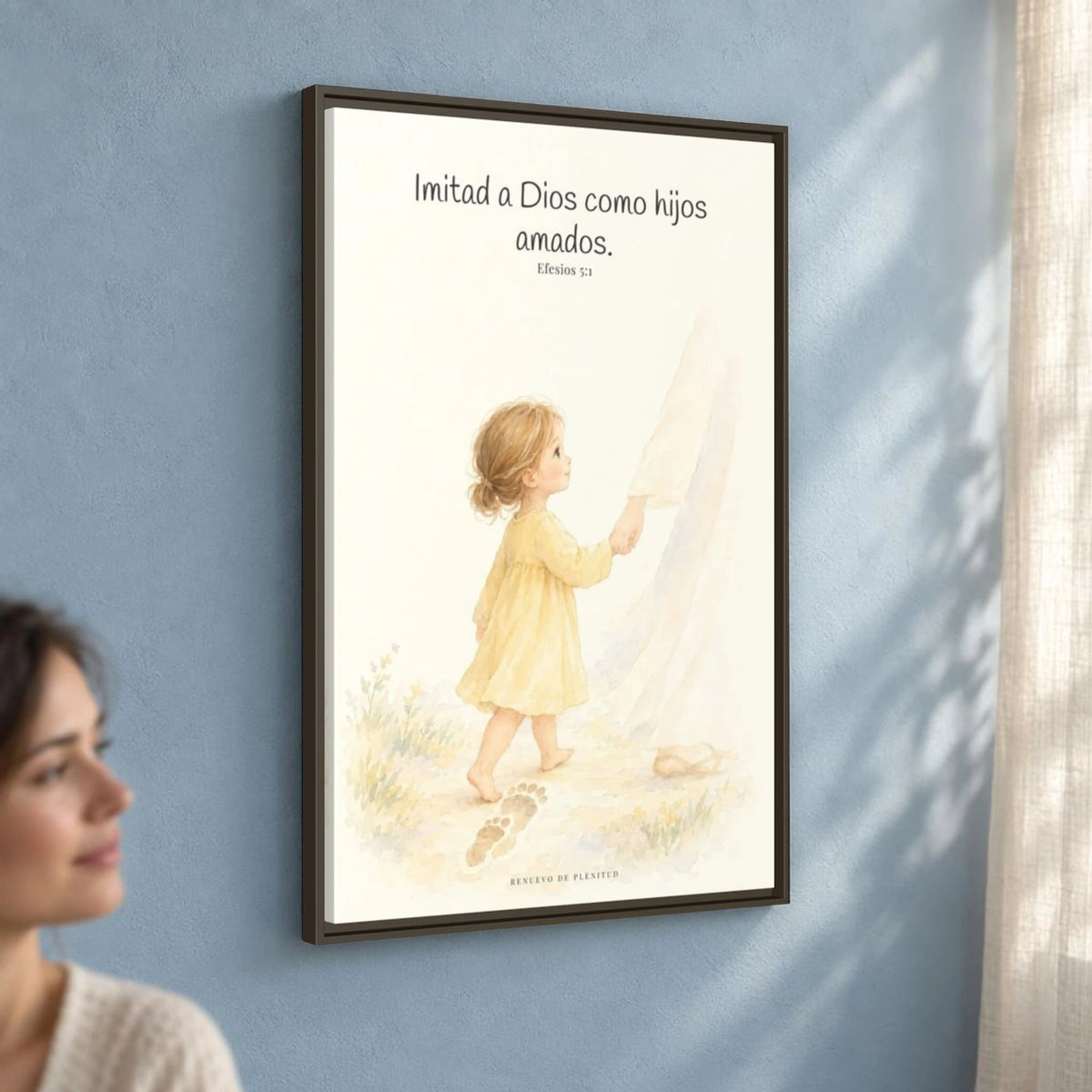 Imitad a Dios como hijos amados — Lienzo Cristiano Enmarcado | Efesios 5:1 — 24×36 pulgadas, marco espresso, vista angular ambiental del marco flotante, escala física calibrada
