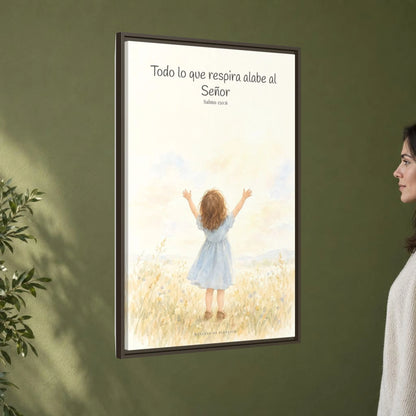 Todo lo que respira alabe a Jehová — Lienzo Cristiano Enmarcado | Salmo 150:6 — 24×36 pulgadas, marco espresso, vista angular ambiental del marco flotante, escala física calibrada