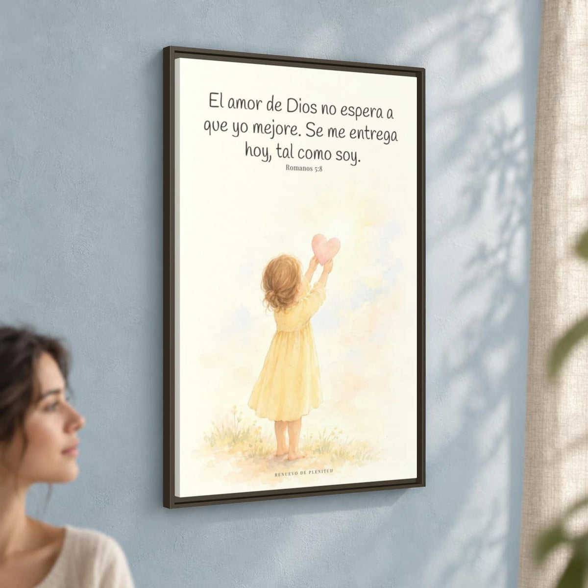 Dios demuestra su amor para conmigo — Lienzo Cristiano Enmarcado | Romanos 5:8 — 24×36 pulgadas, marco espresso, vista angular ambiental del marco flotante, escala física calibrada