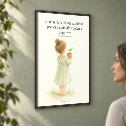 Por la misericordia de Jehová no fuimos consumidos — Lienzo Cristiano Enmarcado | Lamentaciones 3:22-23 — 24×36 pulgadas, marco espresso, vista angular ambiental del marco flotante, escala física calibrada