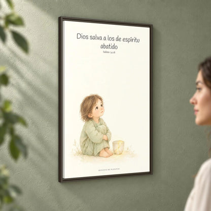 Dios salva al espíritu abatido | Lienzo de fe para el hogar | Salmo 34:18 — 24×36 pulgadas, marco espresso, vista angular ambiental del marco flotante, escala física calibrada