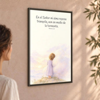 En el Señor mi alma reposa tranquila | Lienzo de fe para el hogar | Marcos 4:39 — 24×36 pulgadas, marco espresso, vista angular ambiental del marco flotante, escala física calibrada