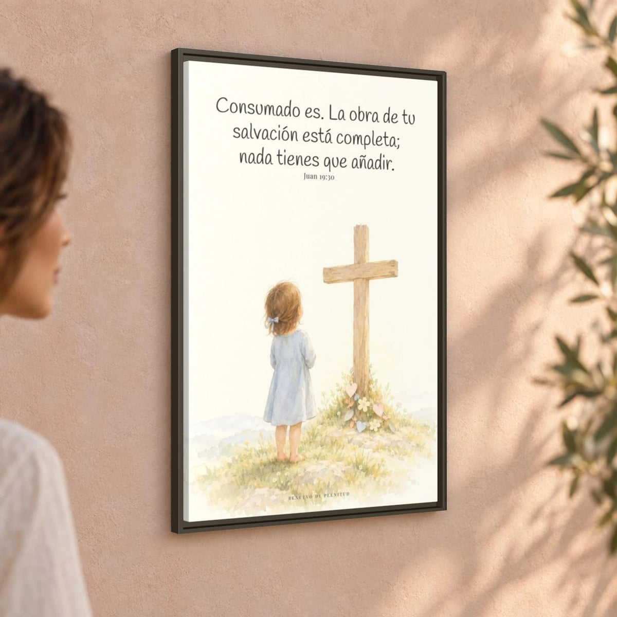 Consumado es: ya nada falta en la obra de Cristo — Lienzo Cristiano Enmarcado | Juan 19:30 — 24×36 pulgadas, marco espresso, vista angular ambiental del marco flotante, escala física calibrada