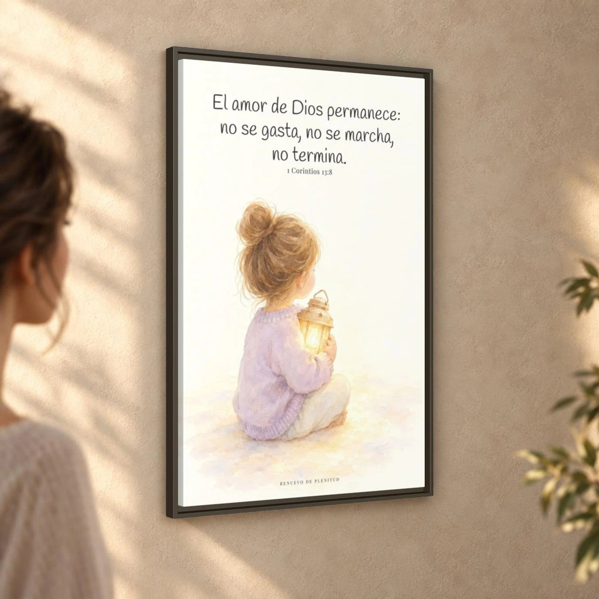 El amor de Dios permanece para siempre — Lienzo Cristiano Enmarcado | 1 Corintios 13:8 — 24×36 pulgadas, marco espresso, vista angular ambiental del marco flotante, escala física calibrada