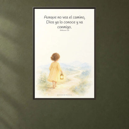 Dios va conmigo aunque no vea el camino — Lienzo Cristiano Enmarcado | Hebreos 11:8 — 24×36 pulgadas, marco espresso, vista frontal ambiental, escala física calibrada
