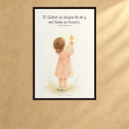El Señor se alegra de mí | Decoración cristiana enmarcada | Deuteronomio 7:6 — 24×36 pulgadas, marco espresso, vista frontal ambiental, escala física calibrada