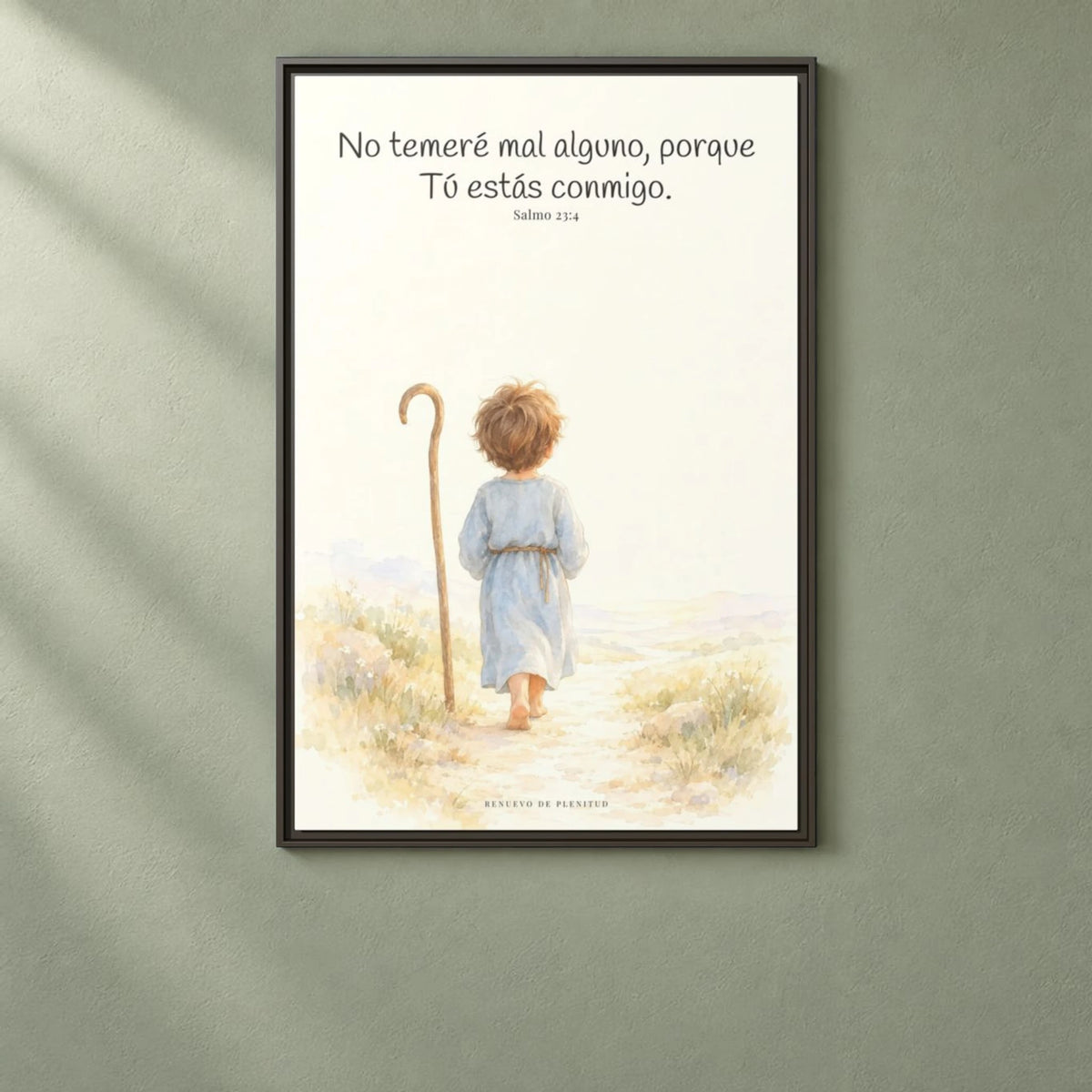 Aunque ande en valle de sombra, Tú estás conmigo — Lienzo Cristiano Enmarcado | Salmo 23:4 — 24×36 pulgadas, marco espresso, vista frontal ambiental, escala física calibrada