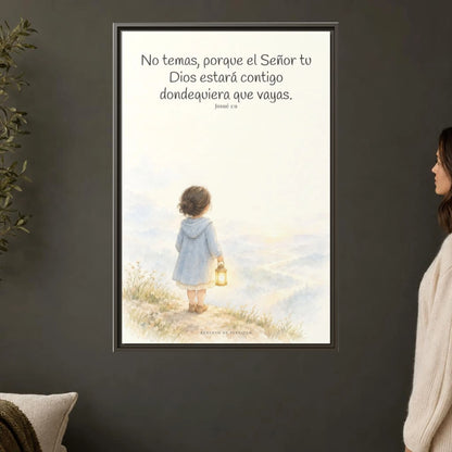 Jehová tu Dios estará contigo — Lienzo Cristiano Enmarcado | Josué 1:9 — 24×36 pulgadas, marco espresso, vista frontal ambiental, escala física calibrada