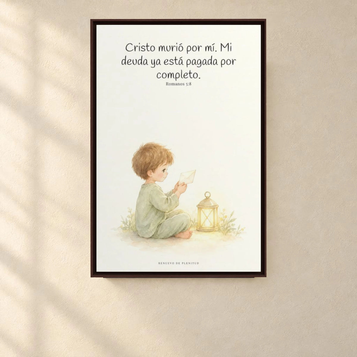 Cristo pagó lo que yo no podía pagar | Cuadro de fe enmarcado | Romanos 5:8 — 24×36 pulgadas, marco espresso, vista frontal ambiental, escala física calibrada