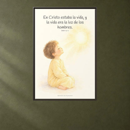 En Cristo está la vida que ilumina a todos | Cuadro de fe enmarcado | Juan 1:4-5 — 24×36 pulgadas, marco espresso, vista frontal ambiental, escala física calibrada