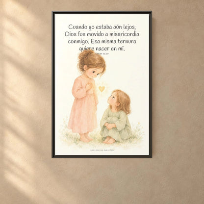 Dios es movido a misericordia — Lienzo Cristiano Enmarcado | Lucas 15:20 — 24×36 pulgadas, marco espresso, vista frontal ambiental, escala física calibrada