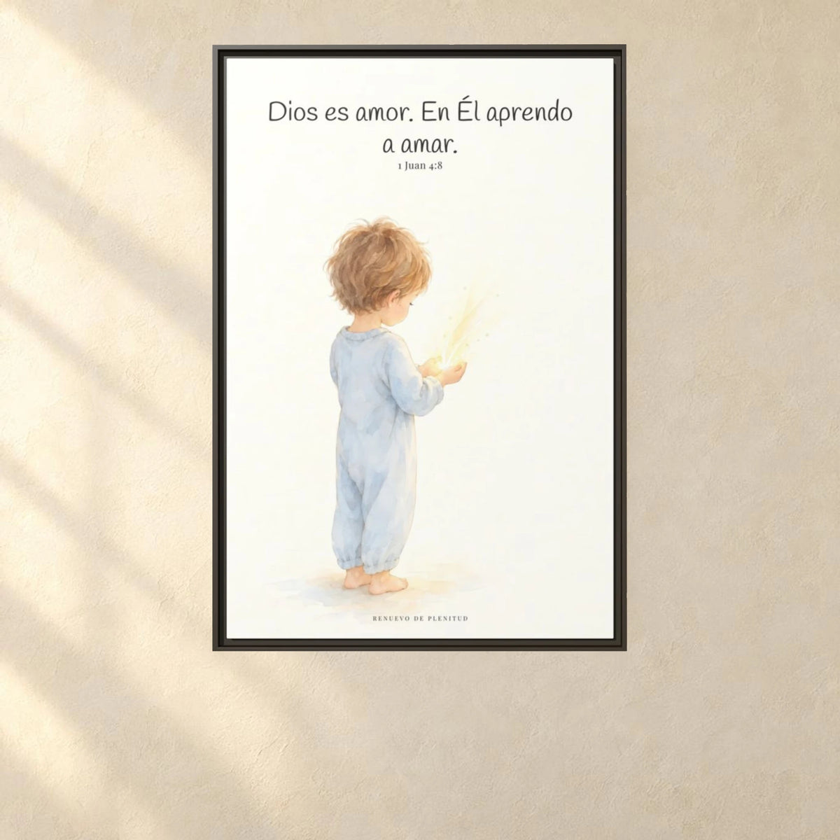 Quien no ama no conoce a Dios, porque Dios es amor — Lienzo Cristiano Enmarcado | 1 Juan 4:8 — 24×36 pulgadas, marco espresso, vista frontal ambiental, escala física calibrada
