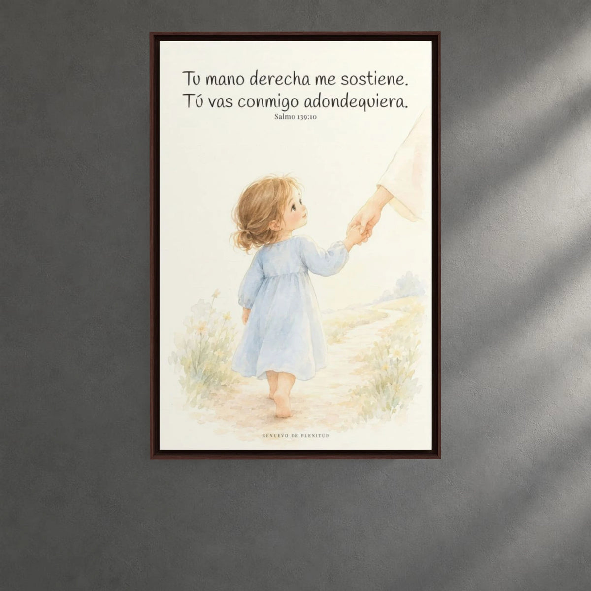Tu mano me guía por el camino | Lienzo cristiano decorativo | Salmo 139:10 — 24×36 pulgadas, marco espresso, vista frontal ambiental, escala física calibrada