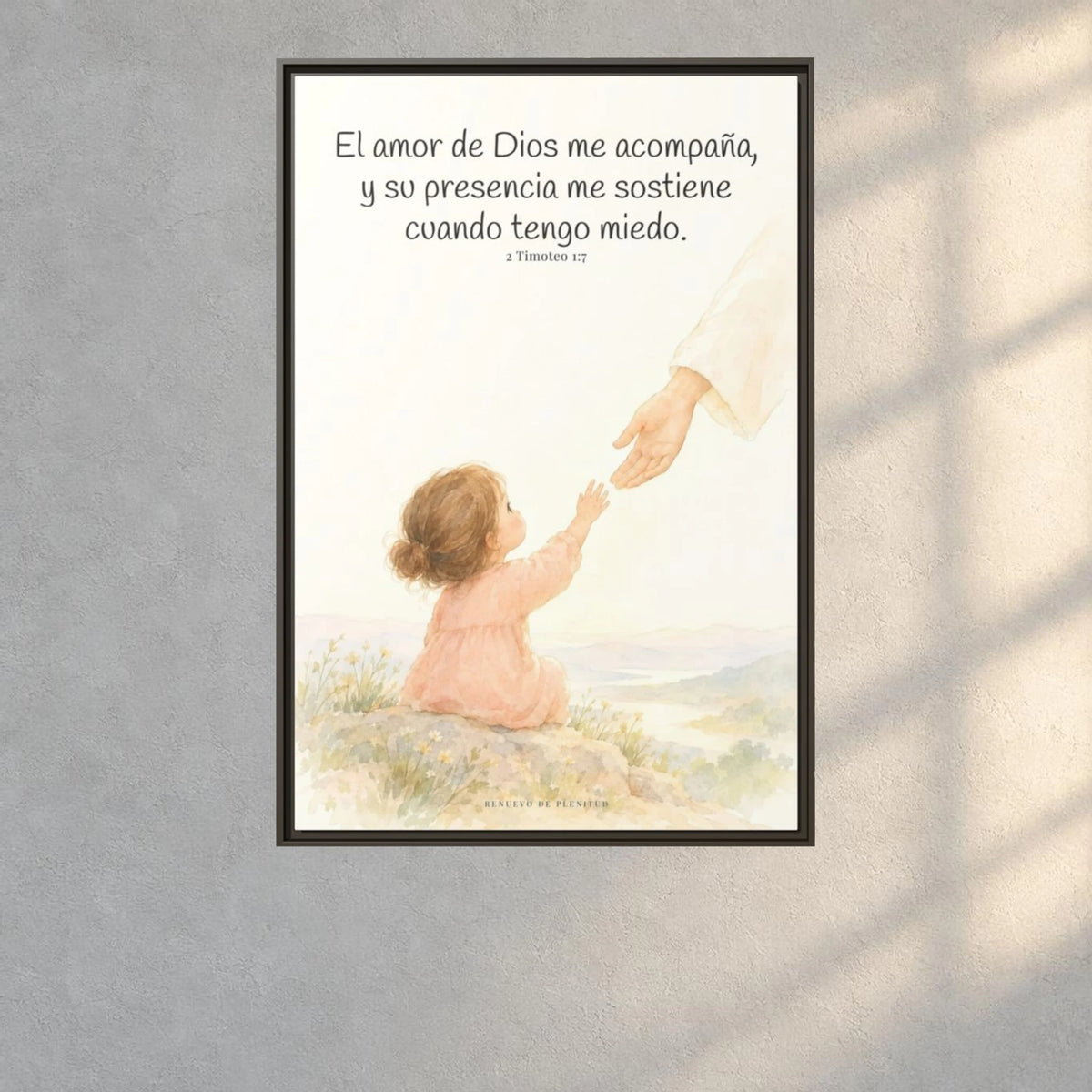 Dios está conmigo y no me suelta — Lienzo Cristiano Enmarcado | 2 Timoteo 1:7 — 24×36 pulgadas, marco espresso, vista frontal ambiental, escala física calibrada
