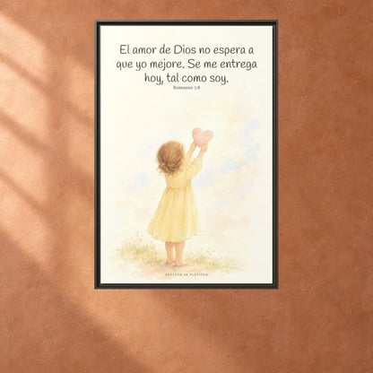 Dios demuestra su amor para conmigo — Lienzo Cristiano Enmarcado | Romanos 5:8 — 24×36 pulgadas, marco espresso, vista frontal ambiental, escala física calibrada