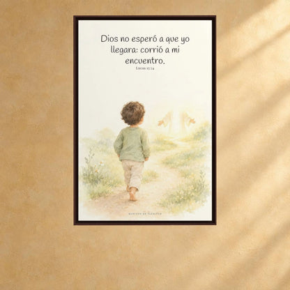 Mi Padre corrió a mi encuentro | Lienzo de fe para el hogar | Lucas 15:24 — 24×36 pulgadas, marco espresso, vista frontal ambiental, escala física calibrada