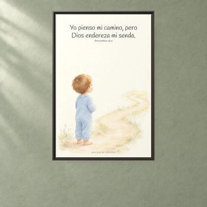 El corazón del hombre piensa, Dios endereza — Lienzo Cristiano Enmarcado | Proverbios 16:9 — 24×36 pulgadas, marco espresso, vista frontal ambiental, escala física calibrada