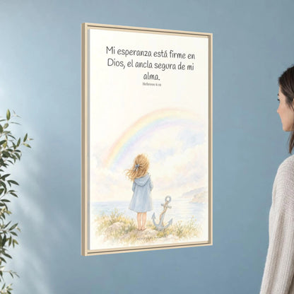 Mi esperanza está firme en Dios — Lienzo Cristiano Enmarcado | Hebreos 6:19 — 24×36 pulgadas, marco natural, vista angular ambiental del marco flotante, escala física calibrada