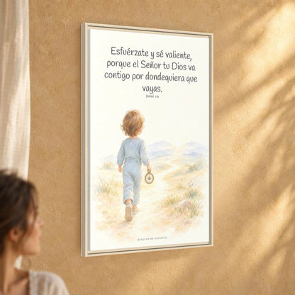 Esfuérzate y sé valiente, porque Jehová va contigo — Lienzo Cristiano Enmarcado | Josué 1:9 — 24×36 pulgadas, marco natural, vista angular ambiental del marco flotante, escala física calibrada