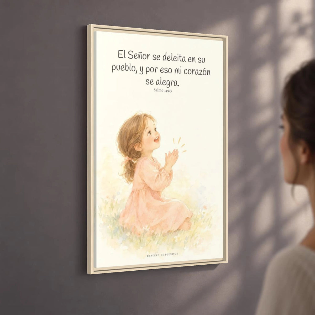 El Señor se deleita en su pueblo — Lienzo Cristiano Enmarcado | Salmo 149:3 — 24×36 pulgadas, marco natural, vista angular ambiental del marco flotante, escala física calibrada