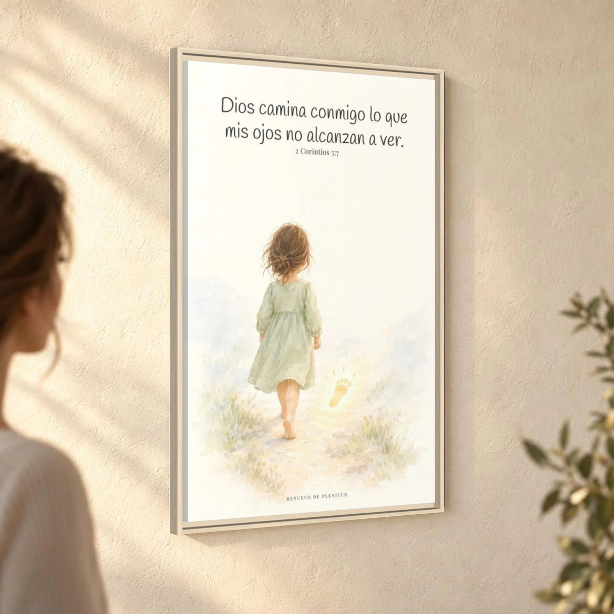 Dios camina conmigo lo que no puedo ver | Lienzo bíblico para el hogar | 2 Corintios 5:7 — 24×36 pulgadas, marco natural, vista angular ambiental del marco flotante, escala física calibrada