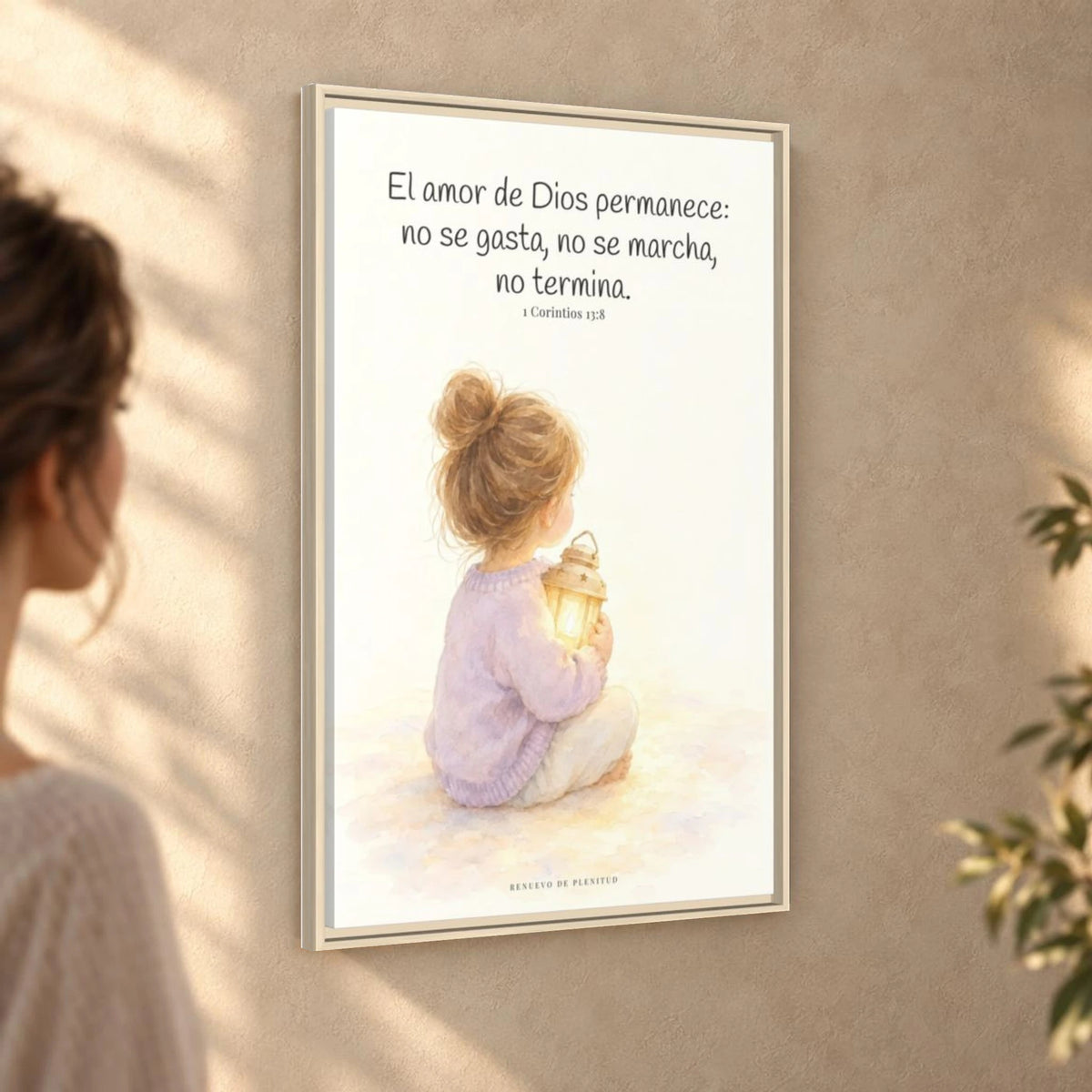 El amor de Dios permanece para siempre — Lienzo Cristiano Enmarcado | 1 Corintios 13:8 — 24×36 pulgadas, marco natural, vista angular ambiental del marco flotante, escala física calibrada