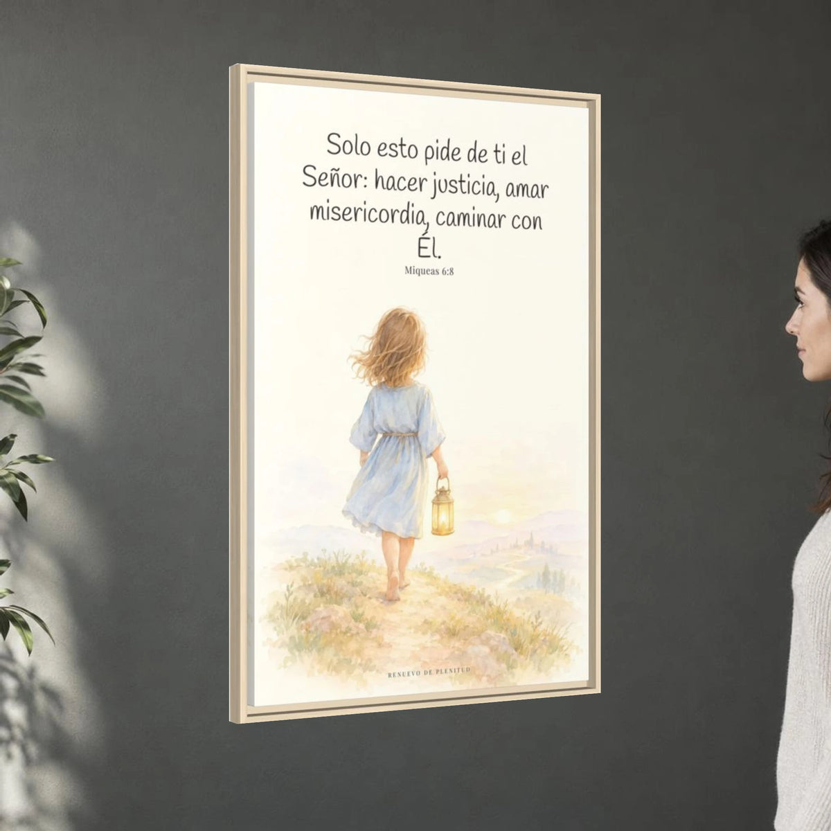 Solo esto pide de ti el Señor — Lienzo Cristiano Enmarcado | Miqueas 6:8 — 24×36 pulgadas, marco natural, vista angular ambiental del marco flotante, escala física calibrada