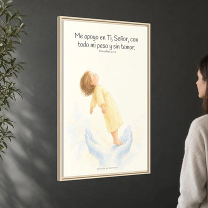 En Jehová confío de todo corazón — Lienzo Cristiano Enmarcado | Proverbios 3:5-6 — 24×36 pulgadas, marco natural, vista angular ambiental del marco flotante, escala física calibrada