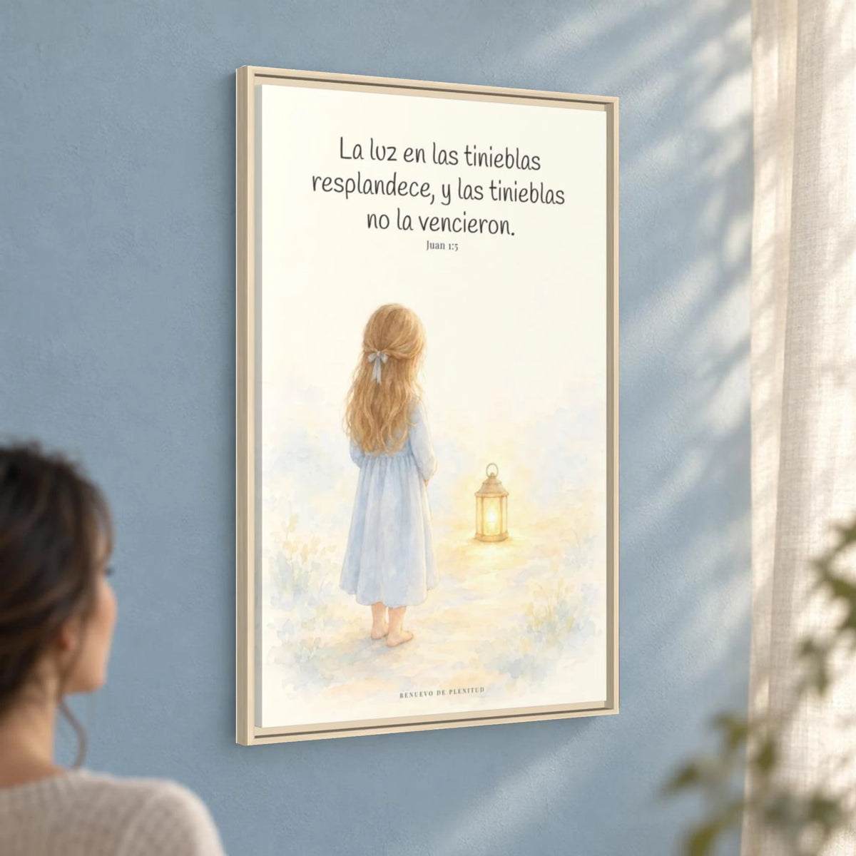 La luz de Dios brilla en mis tinieblas — Lienzo Cristiano Enmarcado | Juan 1:5 — 24×36 pulgadas, marco natural, vista angular ambiental del marco flotante, escala física calibrada