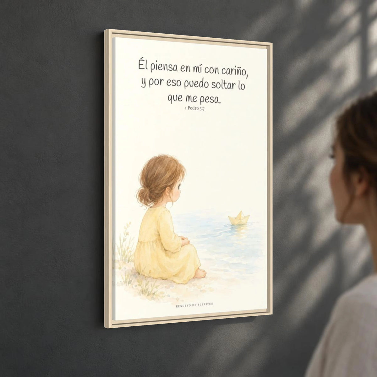 Echa Toda Tu Ansiedad Sobre Dios — Lienzo Cristiano Enmarcado | 1 Pedro 5:7 — 24×36 pulgadas, marco natural, vista angular ambiental del marco flotante, escala física calibrada