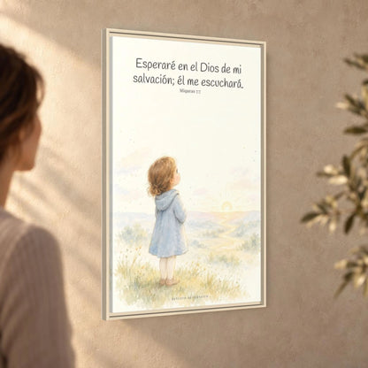 Esperaré en el Dios de mi salvación — Lienzo Cristiano Enmarcado | Miqueas 7:7 — 24×36 pulgadas, marco natural, vista angular ambiental del marco flotante, escala física calibrada