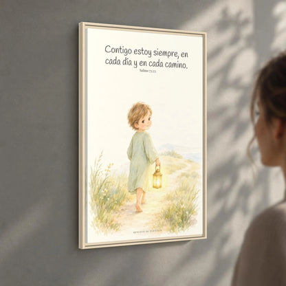 Contigo estoy siempre — Lienzo Cristiano Enmarcado | Salmo 73:23 — 24×36 pulgadas, marco natural, vista angular ambiental del marco flotante, escala física calibrada