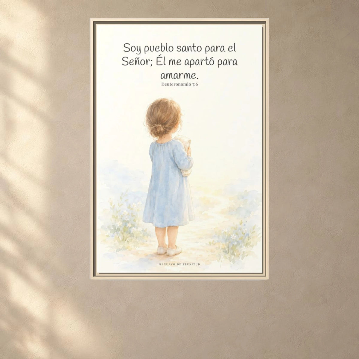 Soy pueblo santo para Jehová tu Dios — Lienzo Cristiano Enmarcado | Deuteronomio 7:6 — 24×36 pulgadas, marco natural, vista frontal ambiental, escala física calibrada